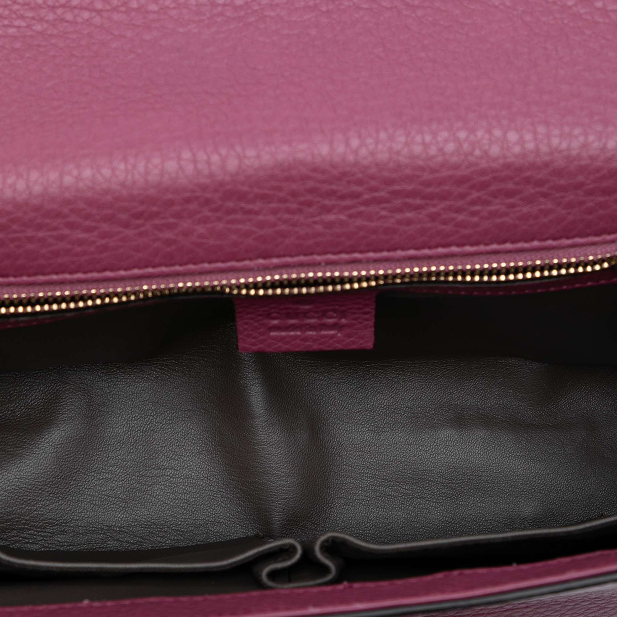 Pre-owned Shoulder Bag with Chain Strap